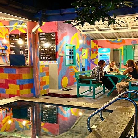Cycling Backpacker Hostel & Cafe Unawatuna Extérieur photo