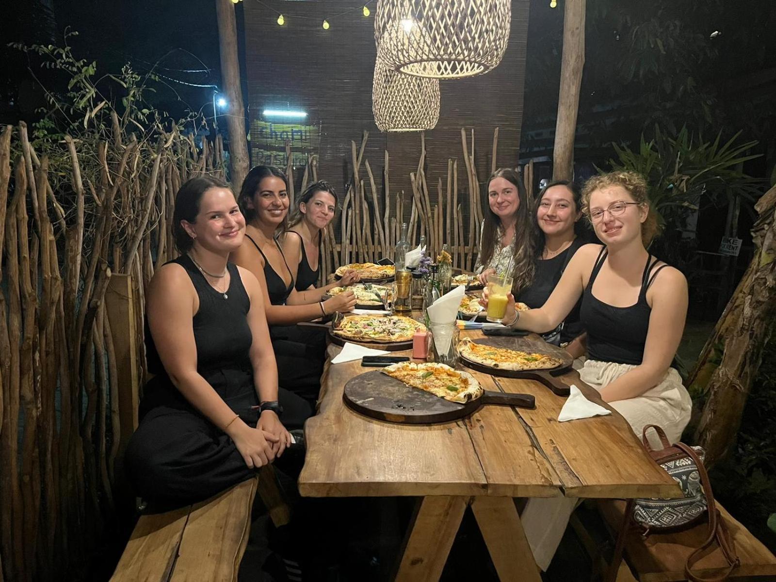 Cycling Backpacker Hostel & Cafe Unawatuna Extérieur photo