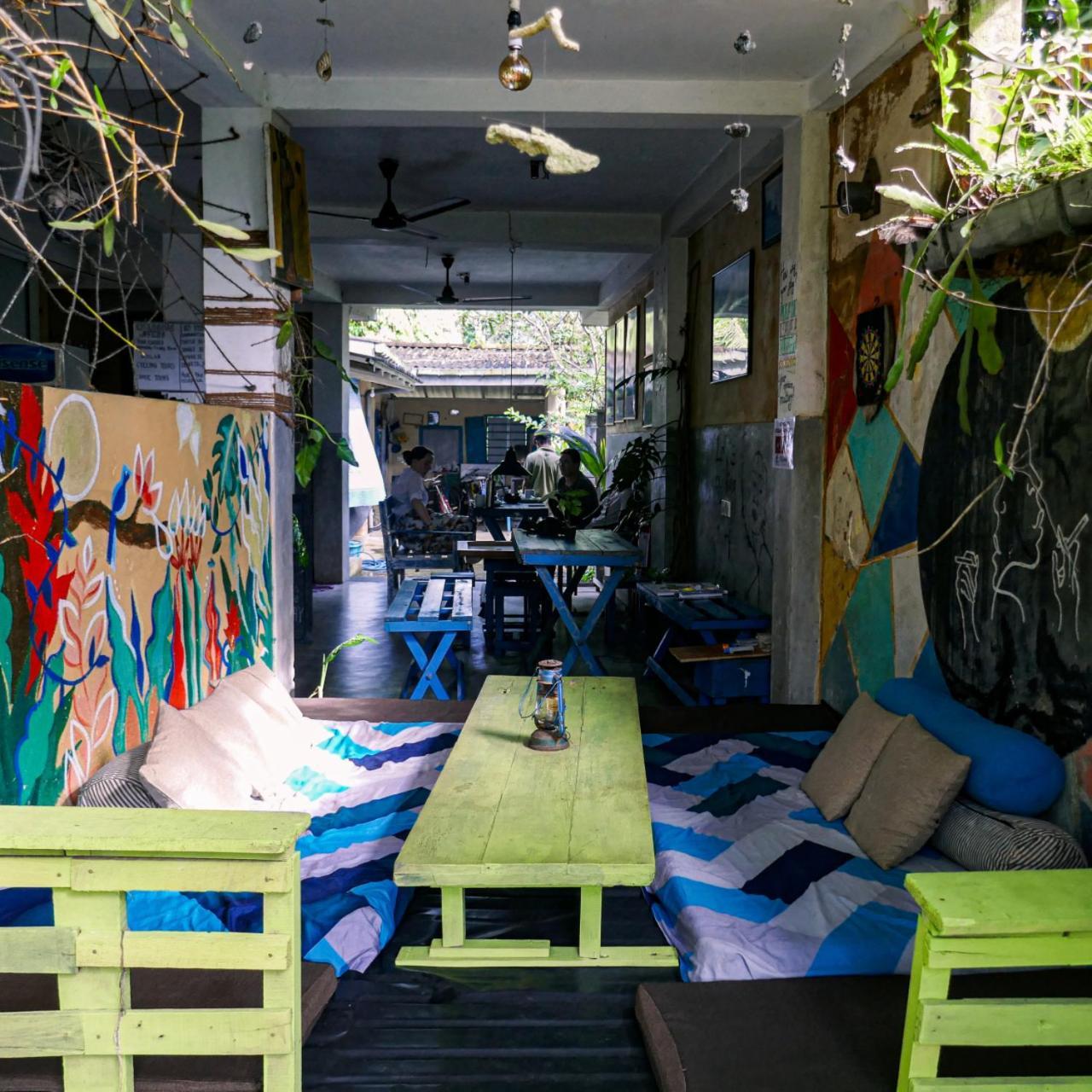 Cycling Backpacker Hostel & Cafe Unawatuna Extérieur photo