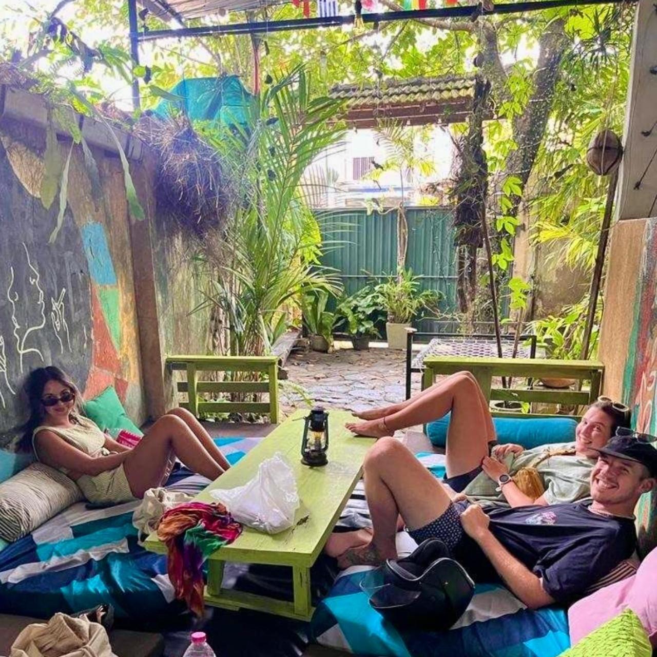 Cycling Backpacker Hostel & Cafe Unawatuna Extérieur photo