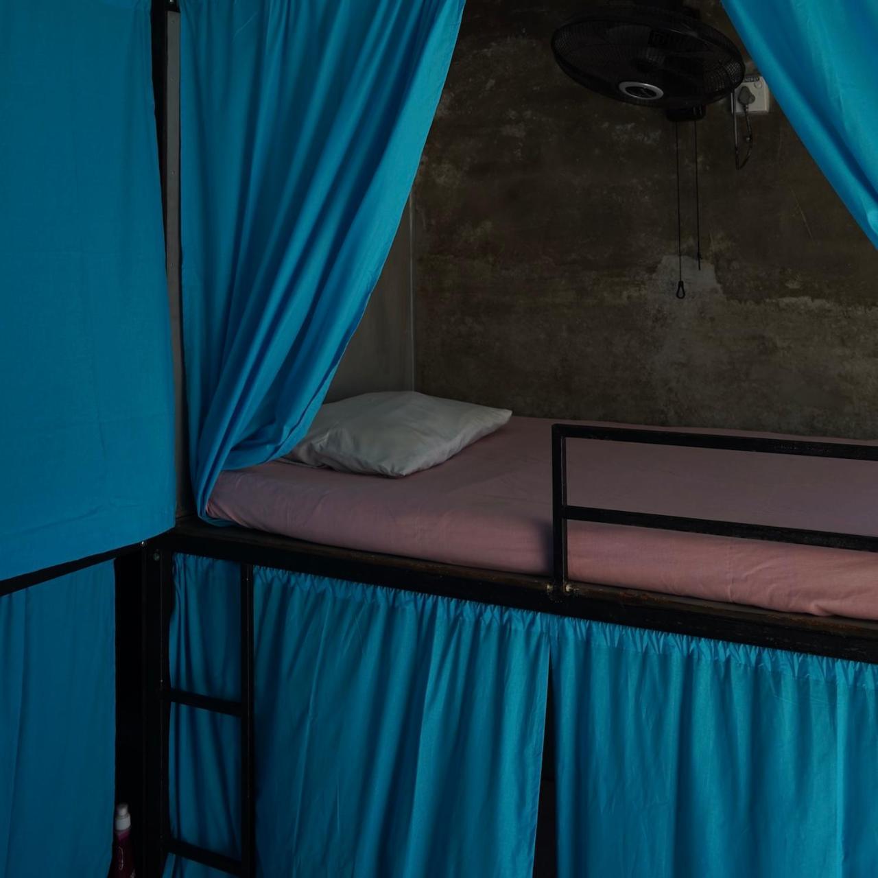Cycling Backpacker Hostel & Cafe Unawatuna Extérieur photo