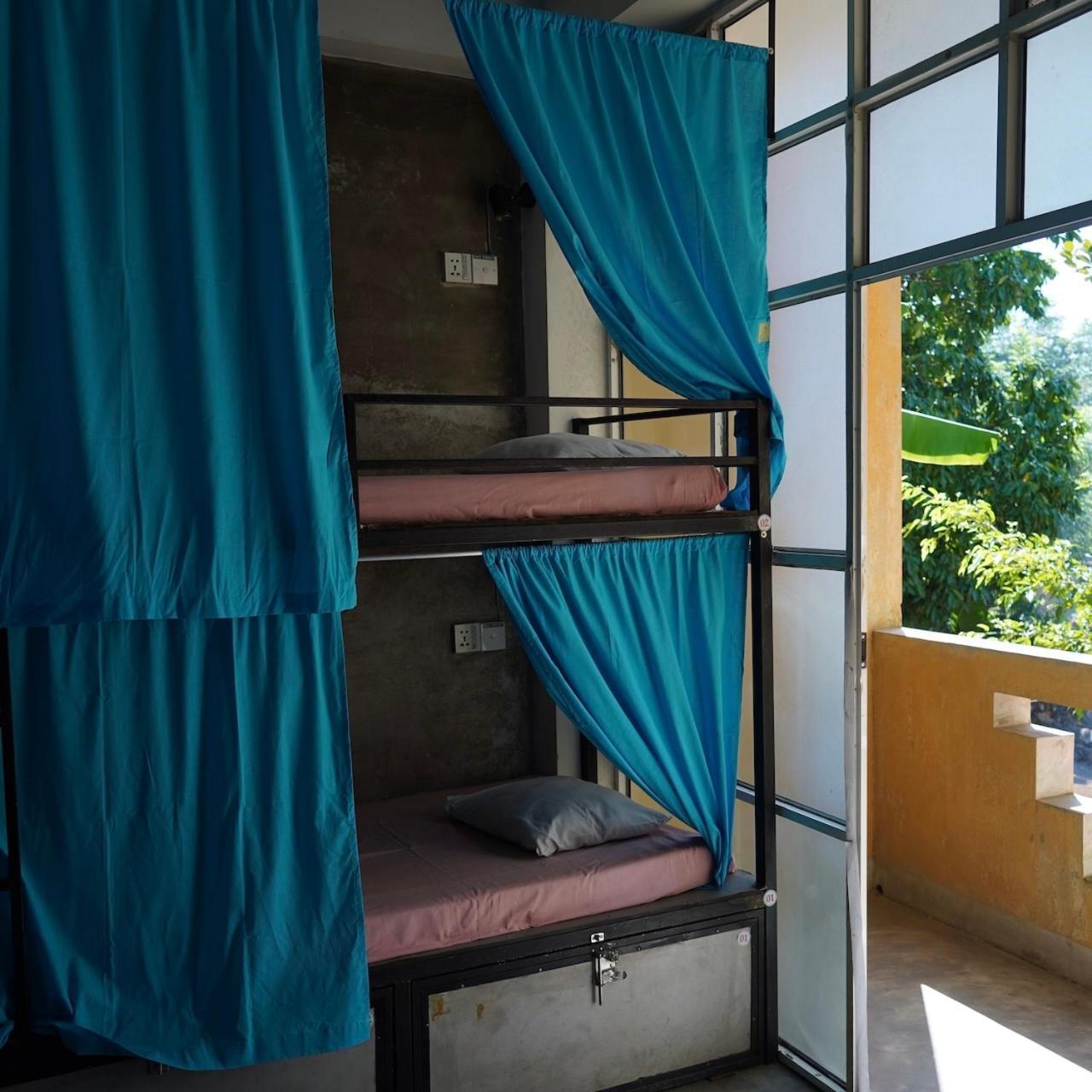 Cycling Backpacker Hostel & Cafe Unawatuna Extérieur photo