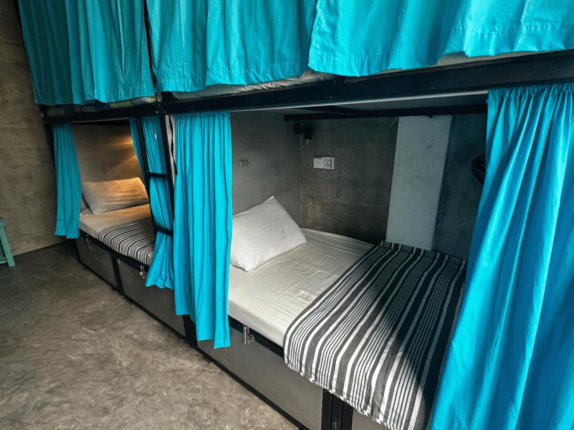 Cycling Backpacker Hostel & Cafe Unawatuna Extérieur photo