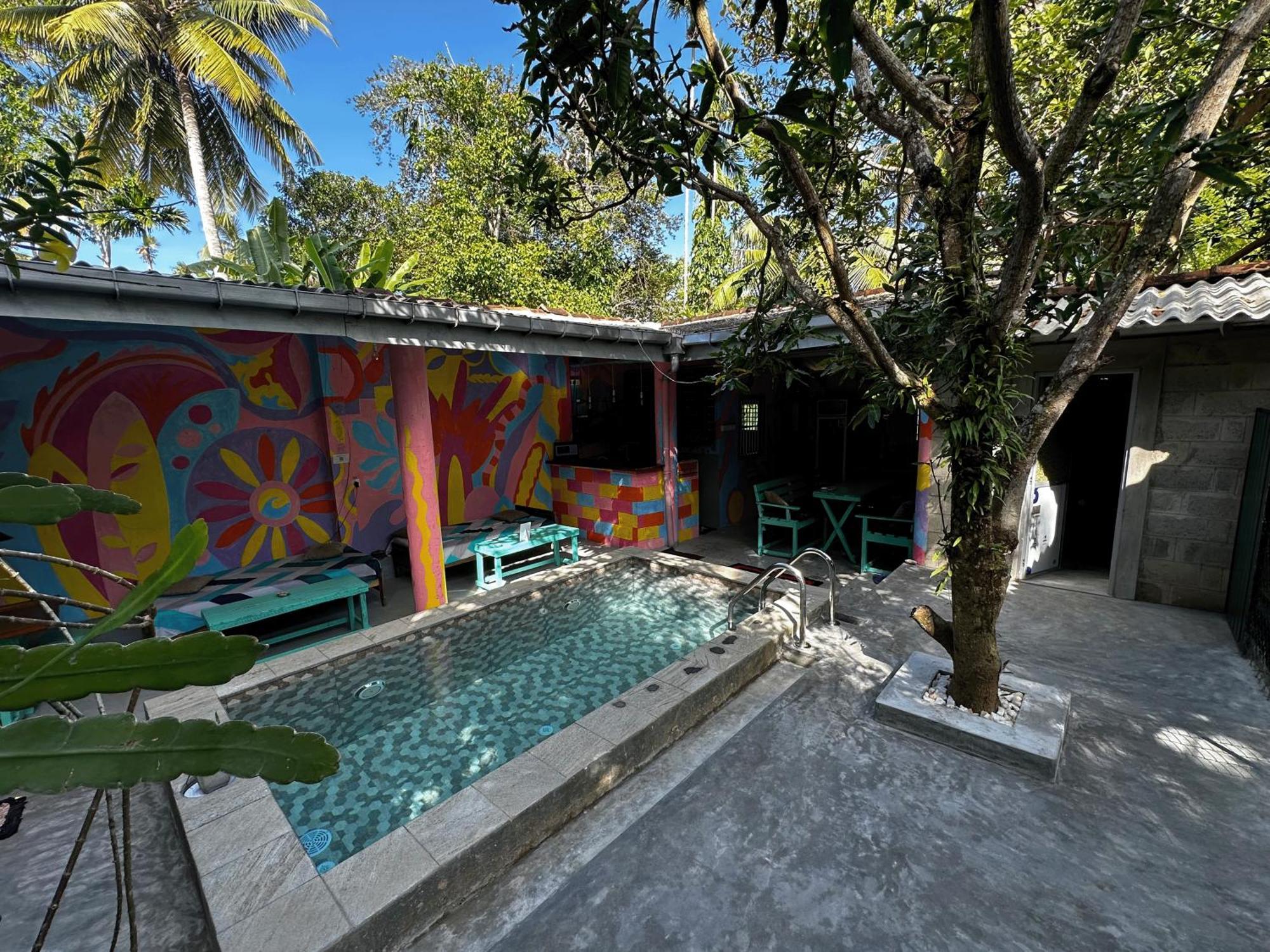 Cycling Backpacker Hostel & Cafe Unawatuna Extérieur photo